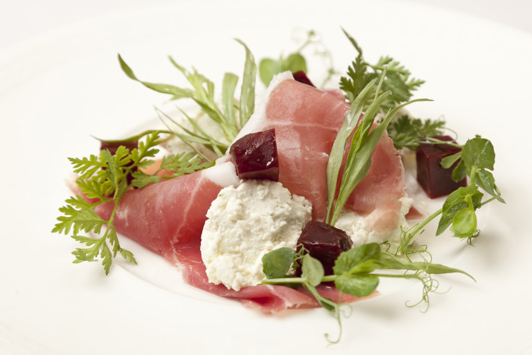 Salad of goat's cheese, Parma ham and beetroot