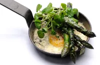 Fried duck egg with asparagus and truffle