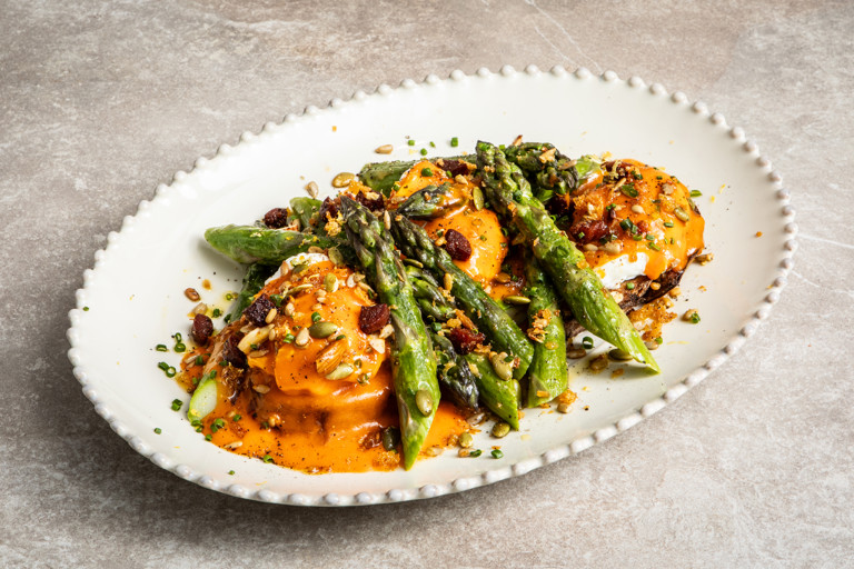 Poached eggs, asparagus and chorizo hollandaise