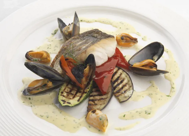 Fillet of hake with mussels and parsley cream sauce