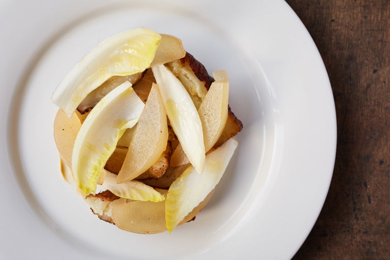 Jerusalem artichokes with pickled pears and yeast