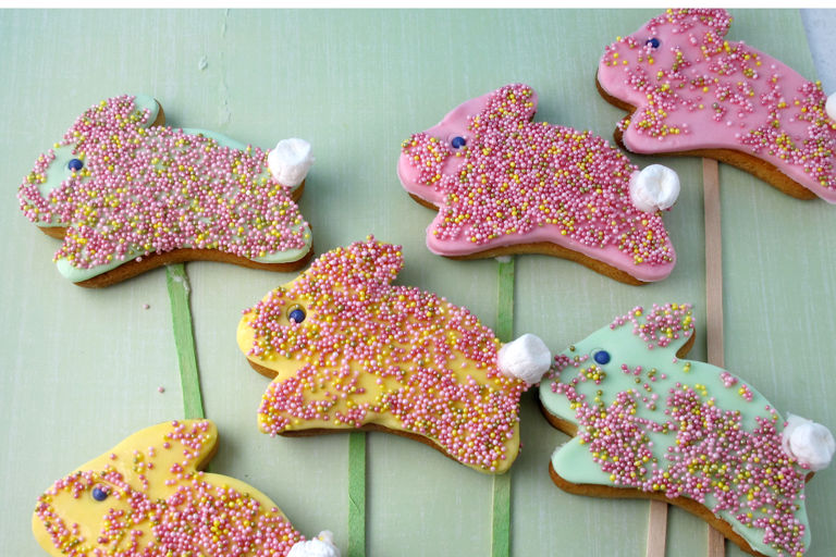 Easter bunny cookie pops