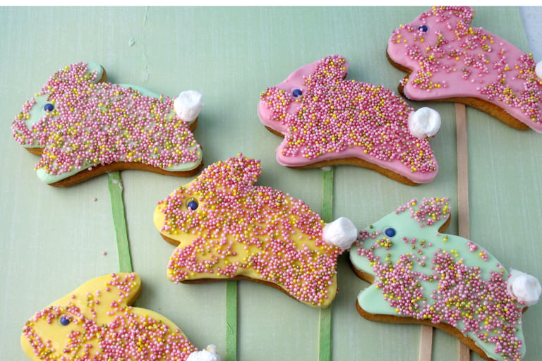 Easter bunny cookie pops