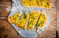 Paneer and pepper naanza (Indian pizza)