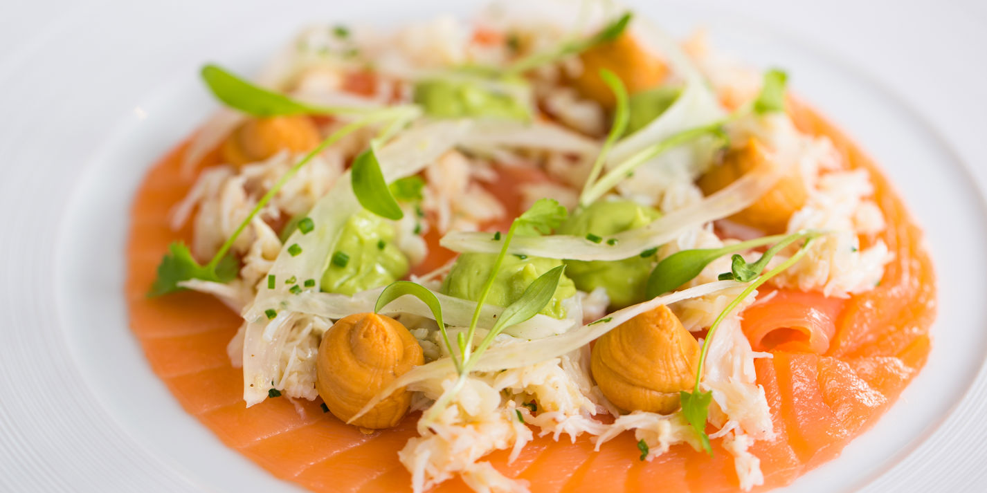 Crab and smoked salmon salad with avocado, fennel and apple 