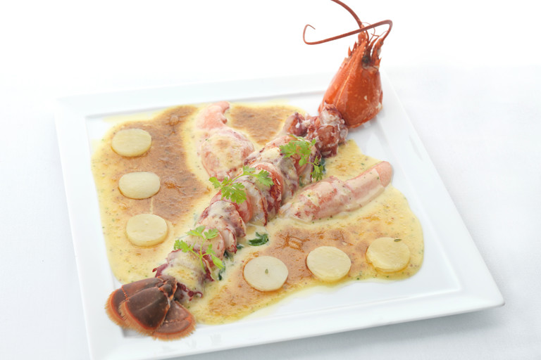 Whole lobster with gratin of spinach, Espelette pepper and grain mustard