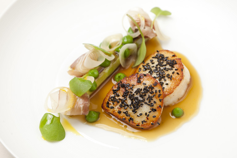 Dived scallops with charred leek, onion broth, pink purslane