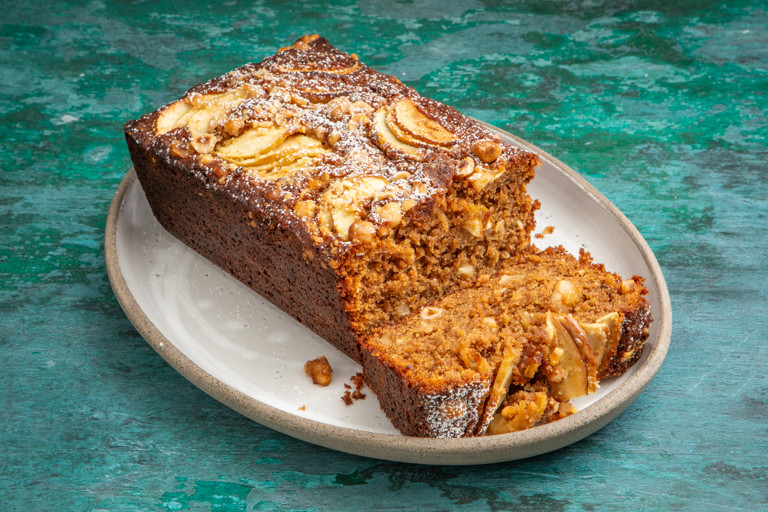 Einkorn, apple and hazelnut loaf 