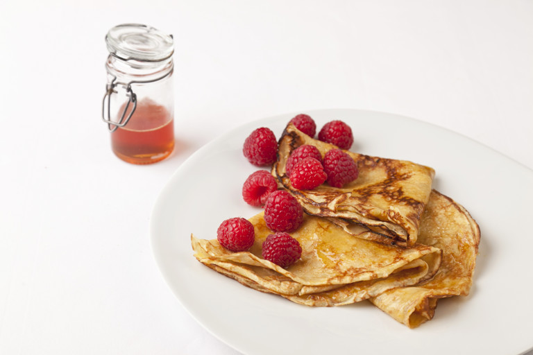 Lemon and raspberry crêpes
