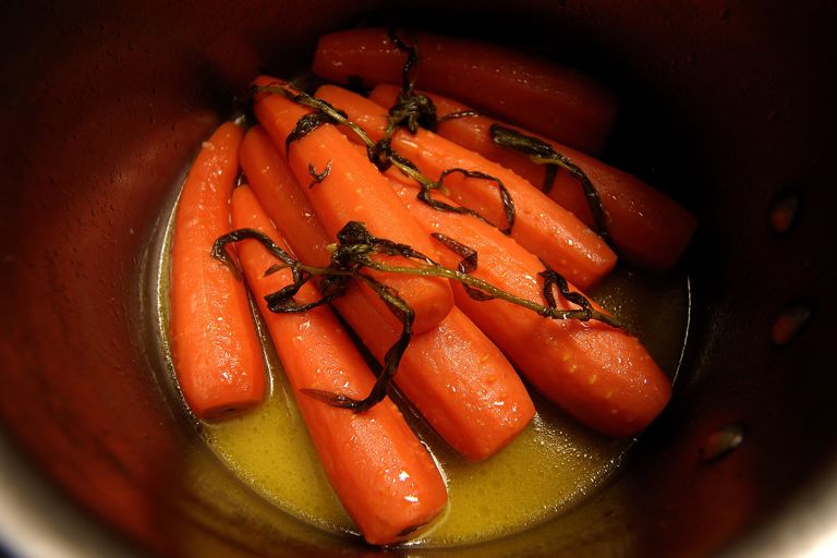 Carrots with tarragon and garlic 