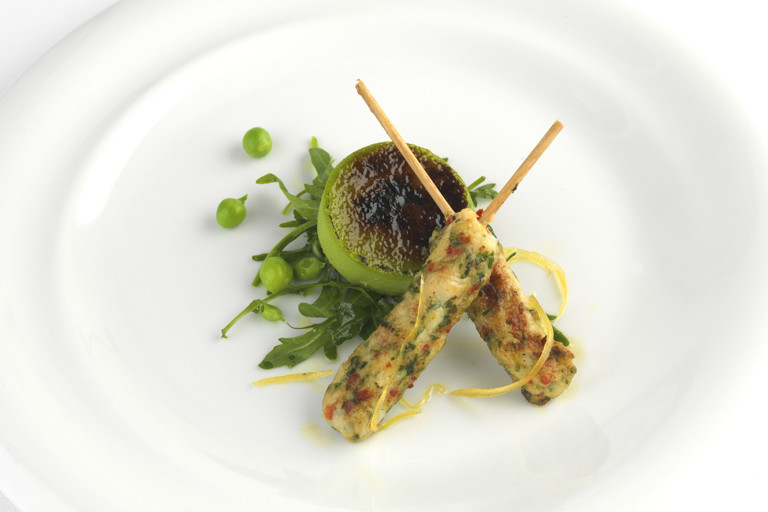 King prawn kebabs with pea brûlée and rocket