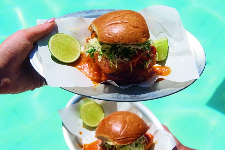 Moqueca fish burgers