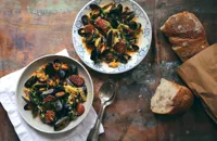 Steamed mussels with cider, leeks and chorizo