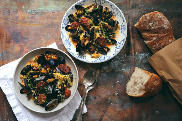 Steamed mussels with cider, leeks and chorizo