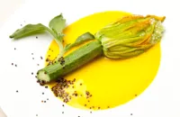 Provençal courgette flower stuffed with aromatic tapioca