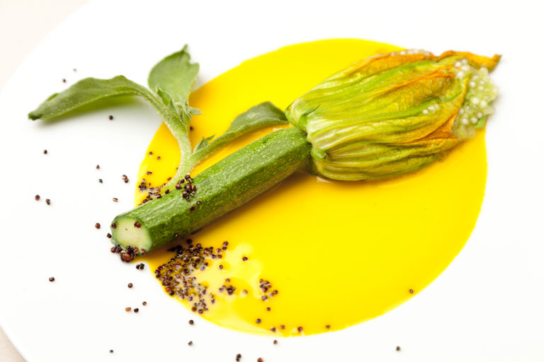 Provençal courgette flower stuffed with aromatic tapioca