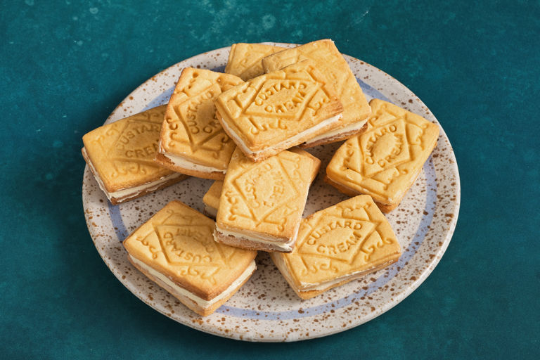 Maple custard creams