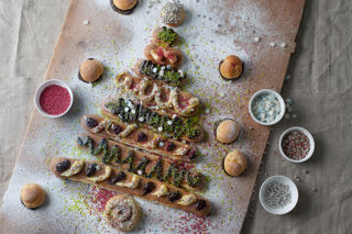 Cooking with children at Christmas