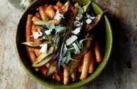 Pasta with aubergines and tomatoes recipe