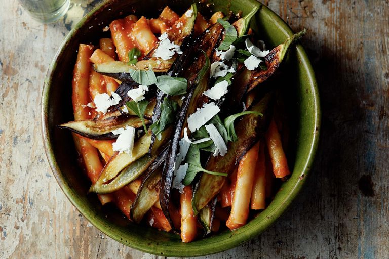 Pasta with aubergines and tomatoes recipe