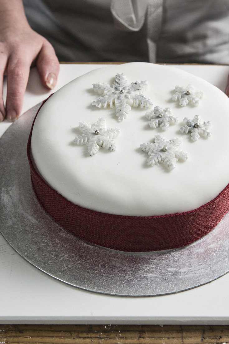 How to ice a Christmas cake Great British Chefs
