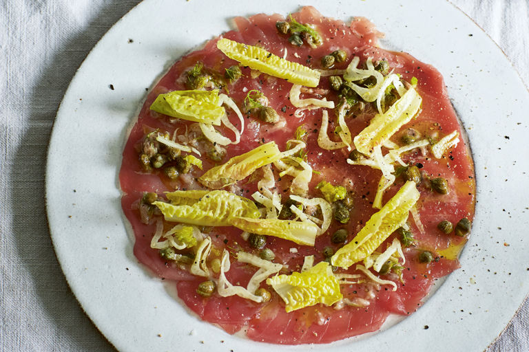 Tuna carpaccio with fennel and lemon