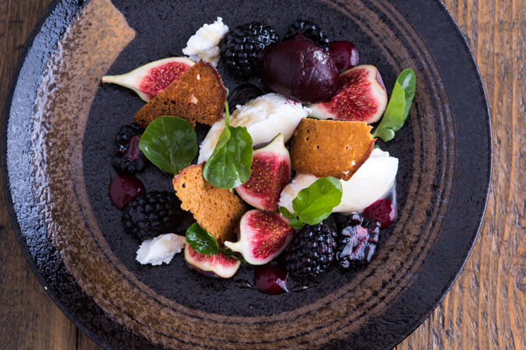 Blackberries, fresh figs, goat's curd and gingerbread