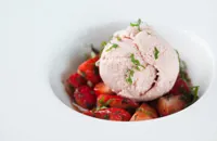 Strawberry ice cream with marinated strawberries and pouring cream