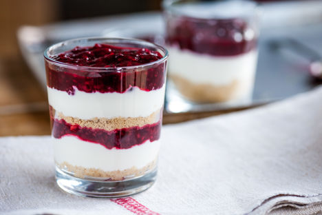 Yoghurt and compote breakfast recipe