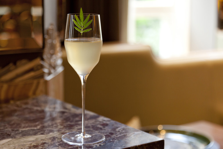 Apple marigold, cider and apple honey, sparkling wine