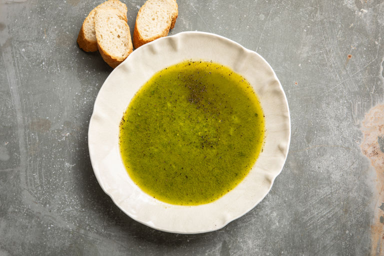 Pesto dipping oil