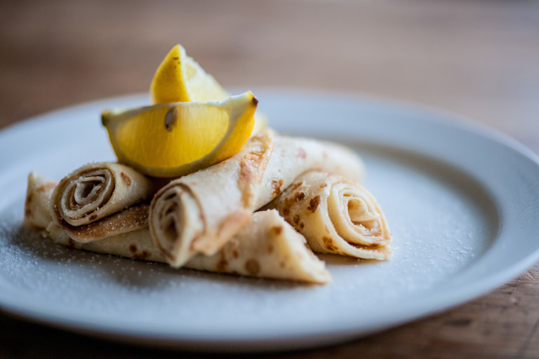 Pancakes with sugar and lemon