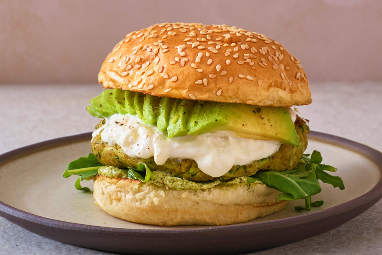 Chickpea, courgette and basil pesto burger