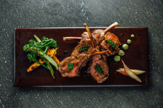 How to prepare a rack of lamb into cutlets