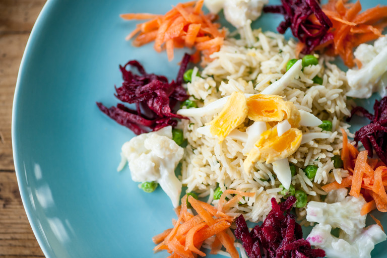 Stir-fried rice with egg, peas and grated raw vegetables