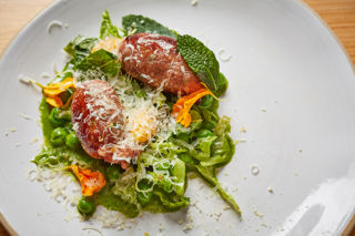 Pork sausages with peas and Berkswell