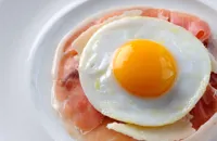 Air-dried ham with a fried duck egg and Parmesan