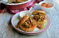 Curried pulled pork with brioche buns 