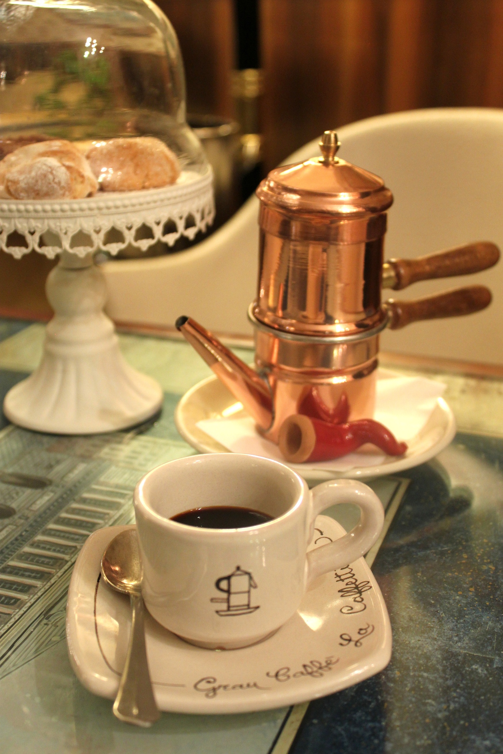 How to prepare coffee with the Neapolitan coffee maker 