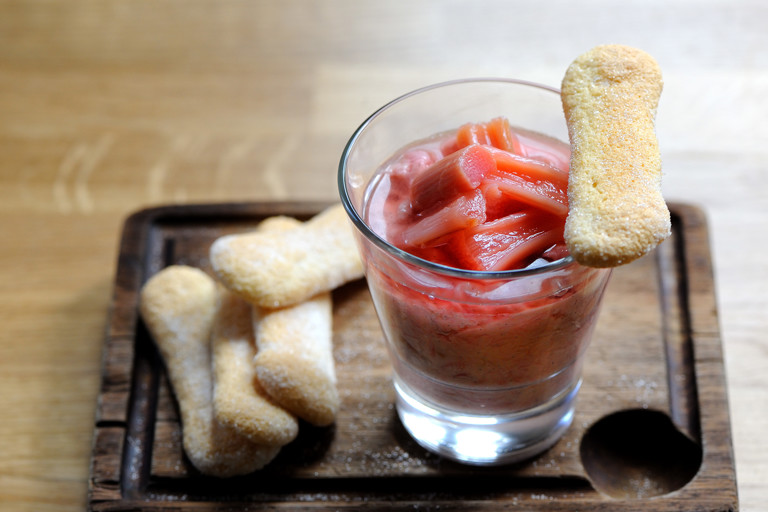 Rhubarb fool