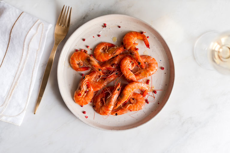 Sweet and sour prawns with ginger and pink pepper