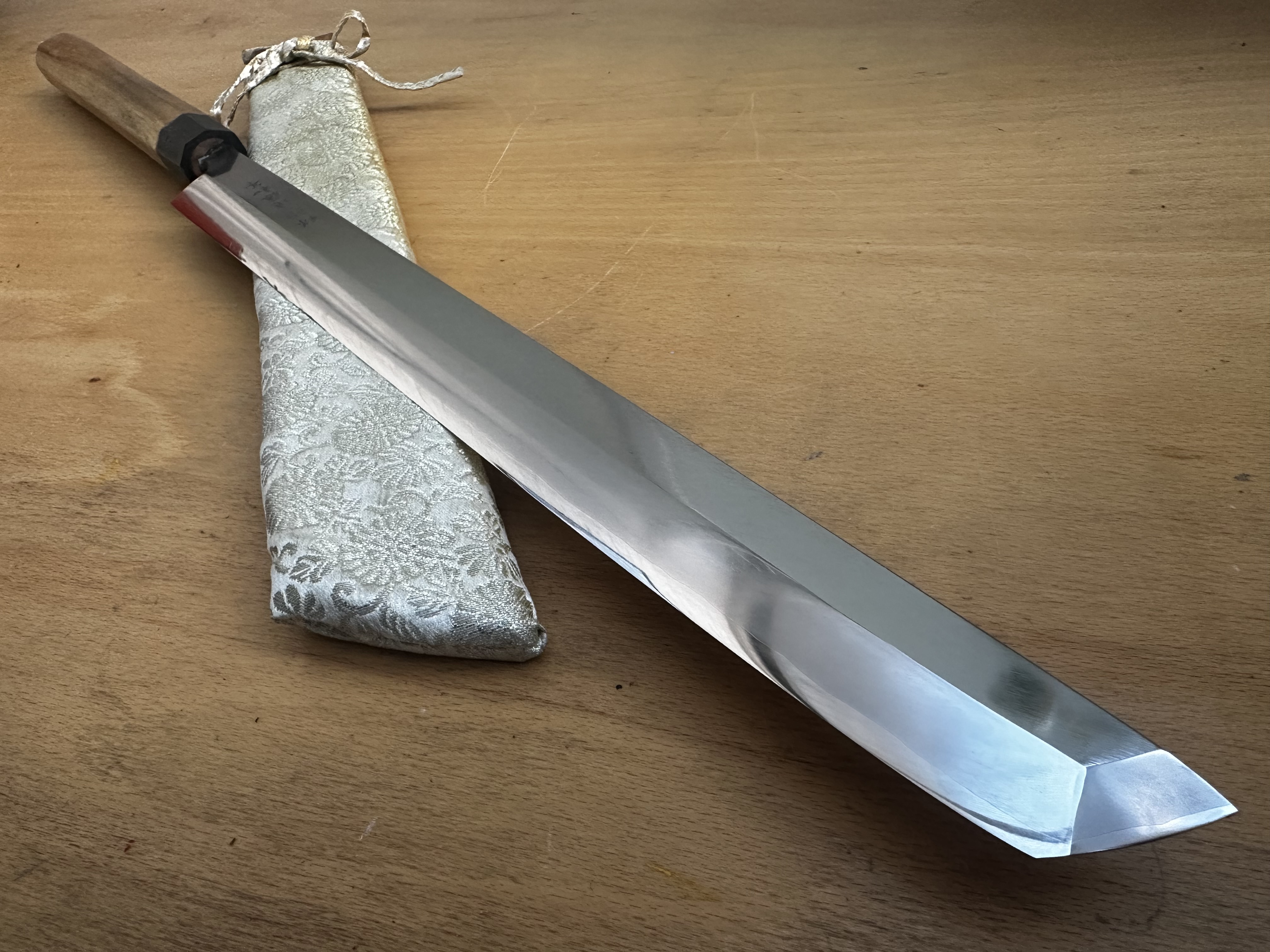 A knife belonging to chef Endo Kazutoshi