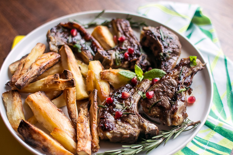 Lamb chops with Brazilian sauce and cassava
