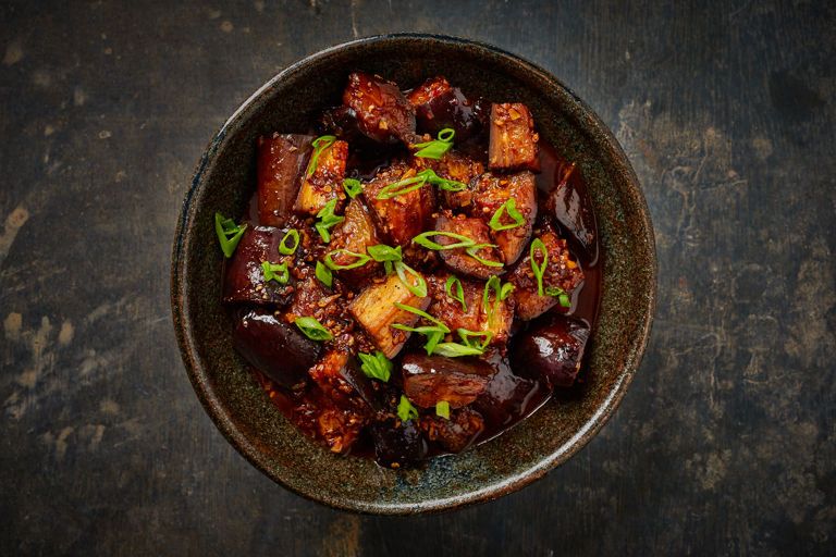 Braised spicy aubergines