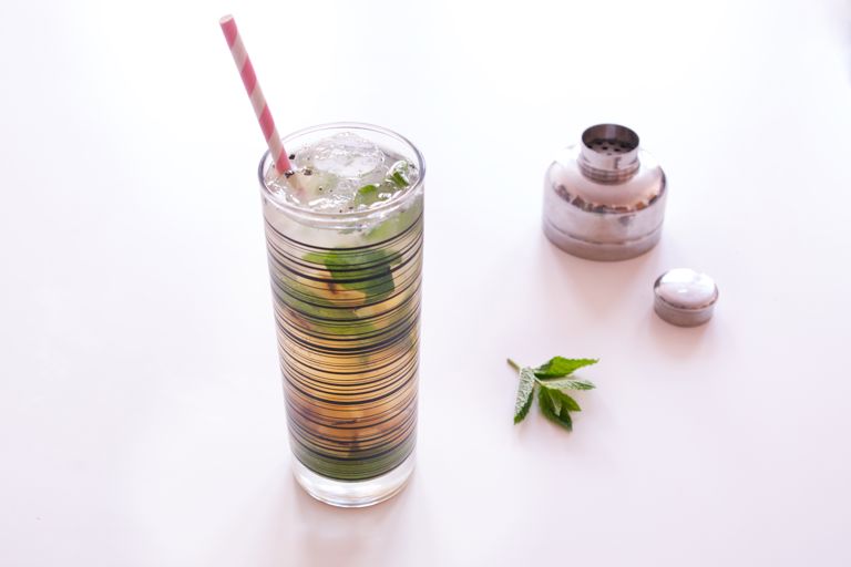 Barbecued pineapple and mint refresher