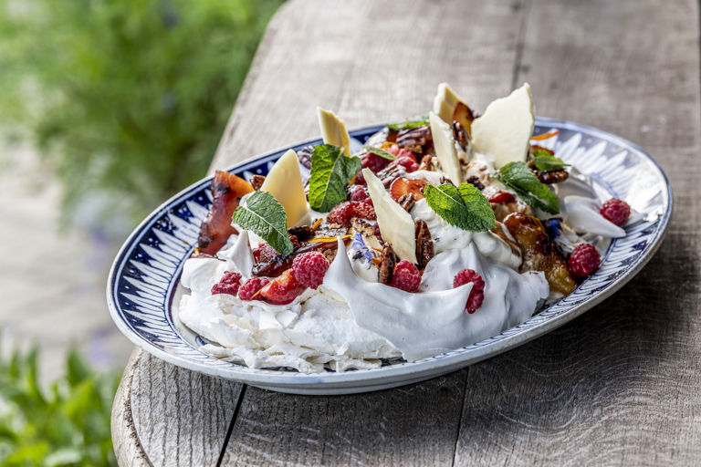 Pavlova with peaches, berries, pecans and white chocolate