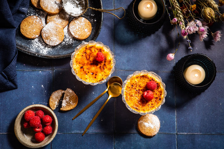 Crème brûlée with coffee biscuits