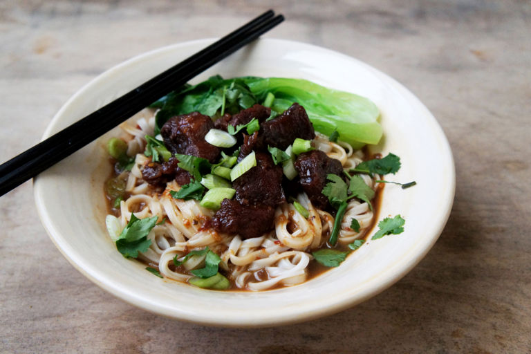 Red cooked beef noodles