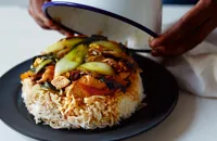 Bol renversé - sunny-side-up egg, chicken and pak choi rice bowl