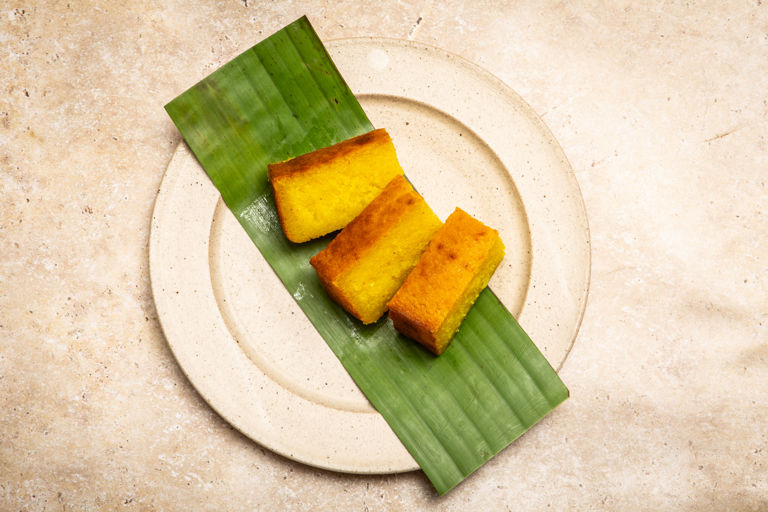 Kuih bingka ubi durian (cassava cake with durian)